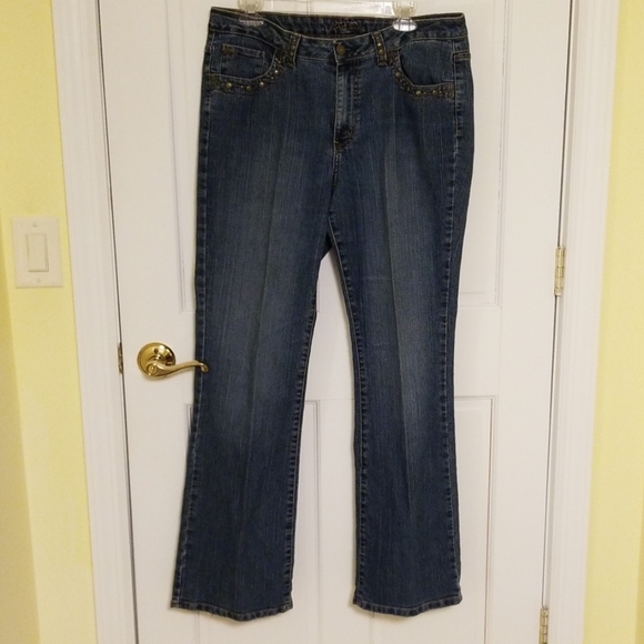 Kikit Jean's - Picture 1 of 4